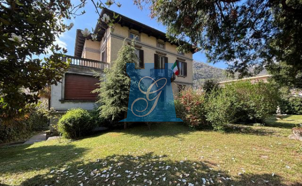 Prestigiosa Villa Liberty con Giardino